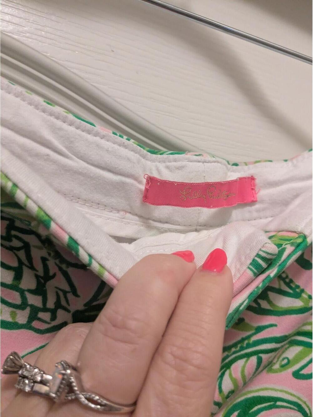 Lilly Pulitzer Short Knit Buttercup Pink & Green Pineapples- Size 10 - Picture 3 of 5